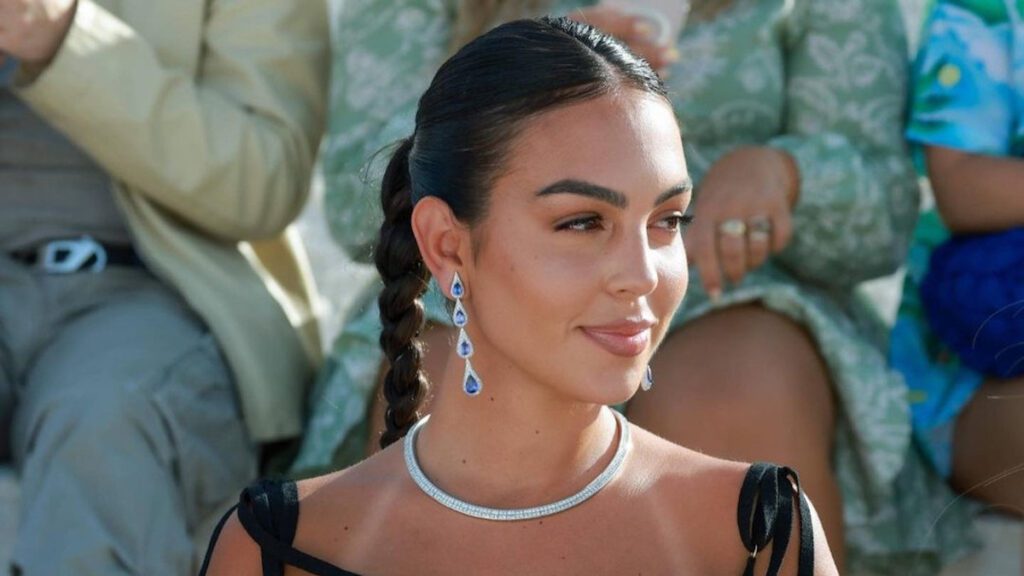 Georgina Rodríguez sigue arrasando con sus portadas en Vogue